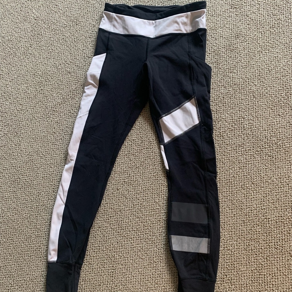 Lululemon black and white design speed tight with reflective stripes size 4
